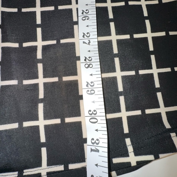 LIPHOP Small Black and White Geometric Dress Flutter Sleeve - Picture 7 of 7